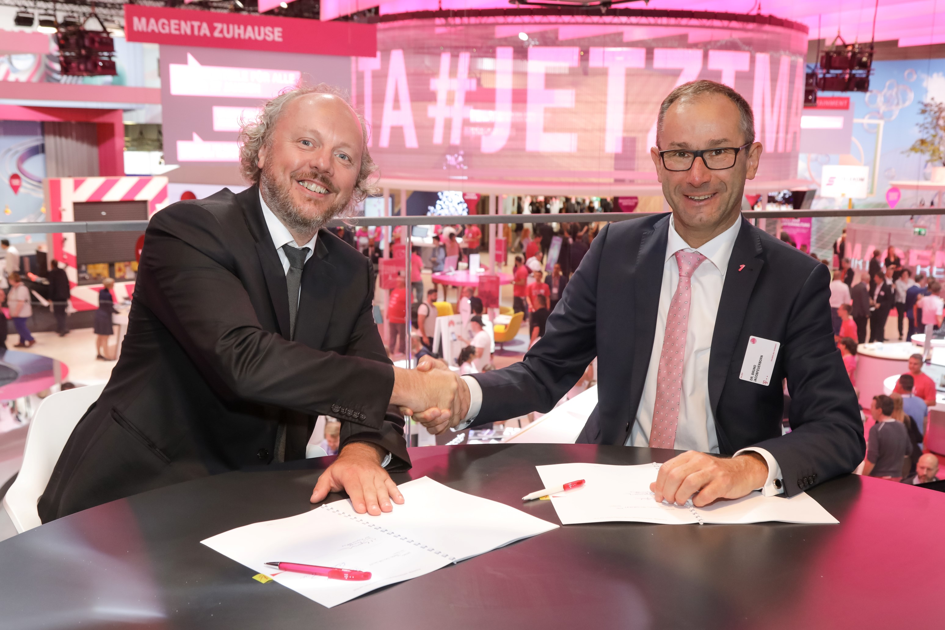 IFA 2017 Renewing of the Partnership between Deutsche Telekom and Deutsche Telekom Chair of Communication Networks