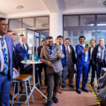 Dr. T.R.B. Rajaa (links), Minister für Industrie in der Regierung von Tamil Nadu, unterhält sich in der CeTIBAR mit dem humanoiden Roboter Ameca. 
Besuch der Delegation des indischen Botschafters in Deutschland mit dem Industrieminister des südindischen Bundesstaates Tamil Nadu an der Technischen Universität Dresden, fotografiert am 02. Dezember 2024. 
Foto: André Wirsig für die TU Dresden